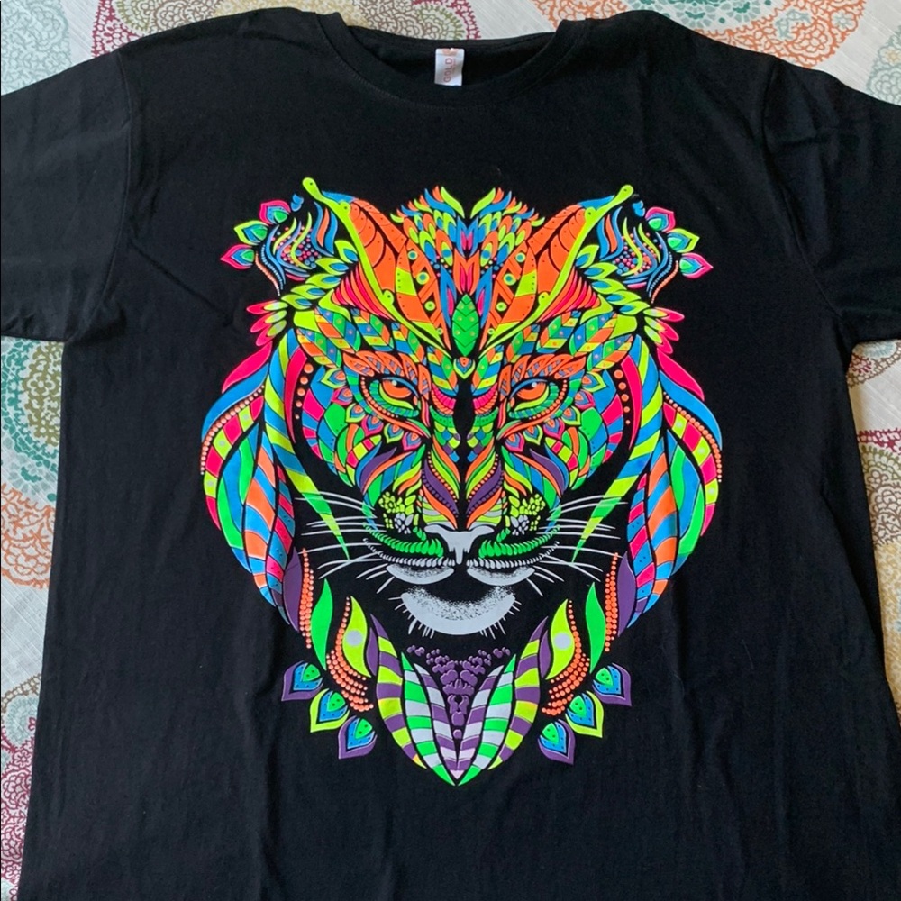 Neon Psychedelic Tiger Black Cotton T-Shirt NWOT L 
Shines Under UV Blacklight